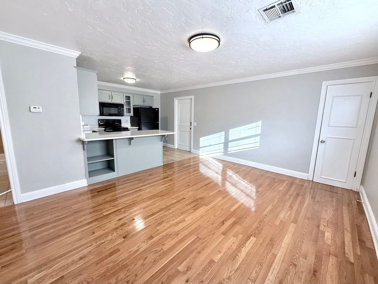 3721 1/2 N Lee Ave - Photo 2 of 14