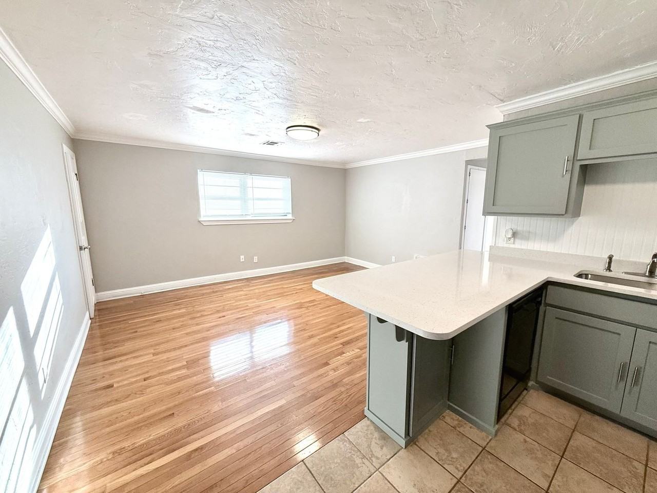 3721 1/2 N Lee Ave - Photo 3 of 14