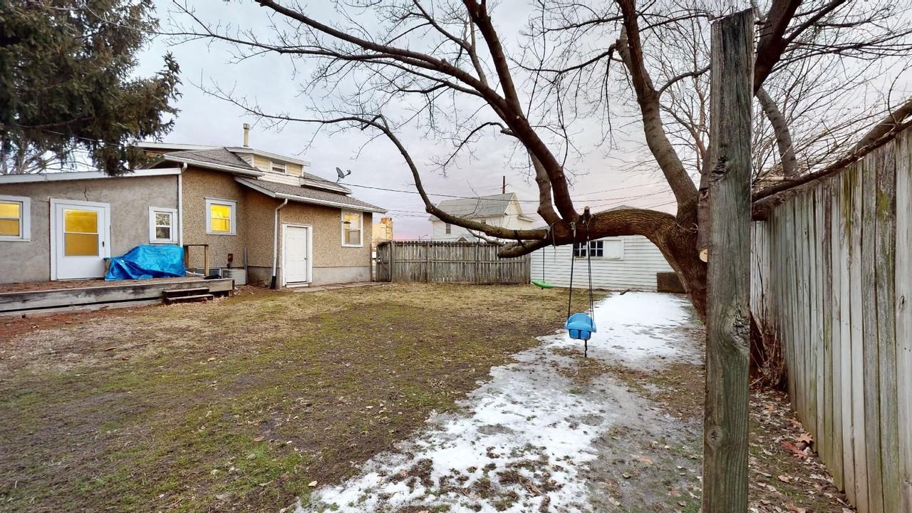 216 S 2nd St - Photo 4 of 30