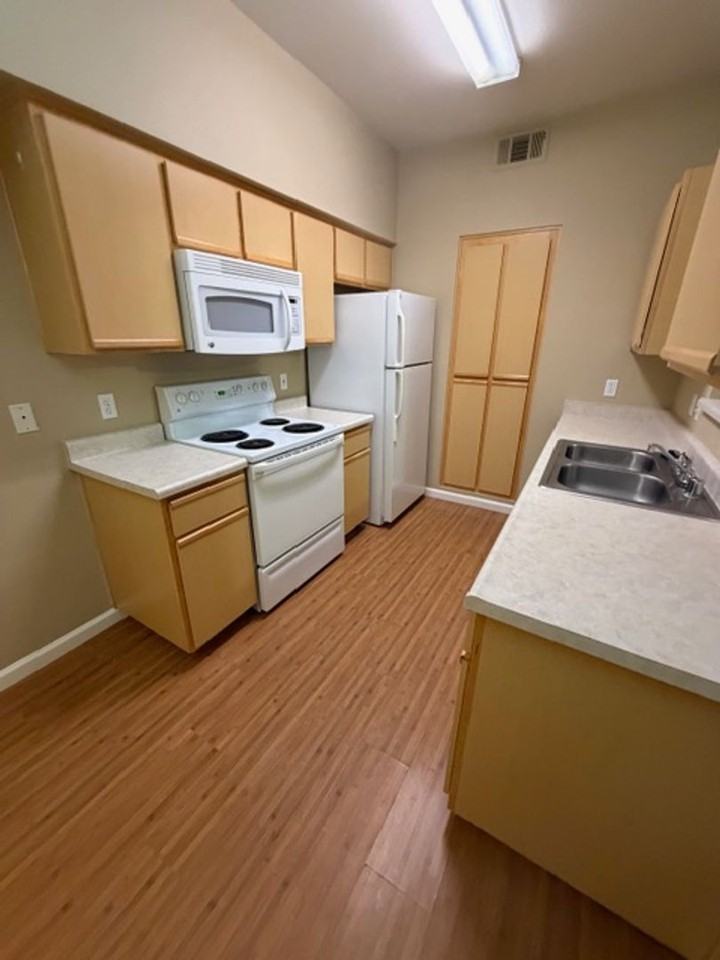 6850 Sharlands Ave - Photo 5 of 29