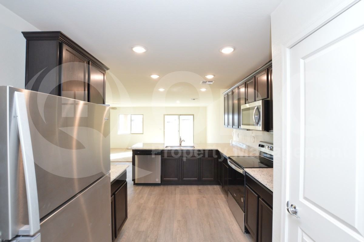 1537 E Kendall Pl - Photo 3 of 30