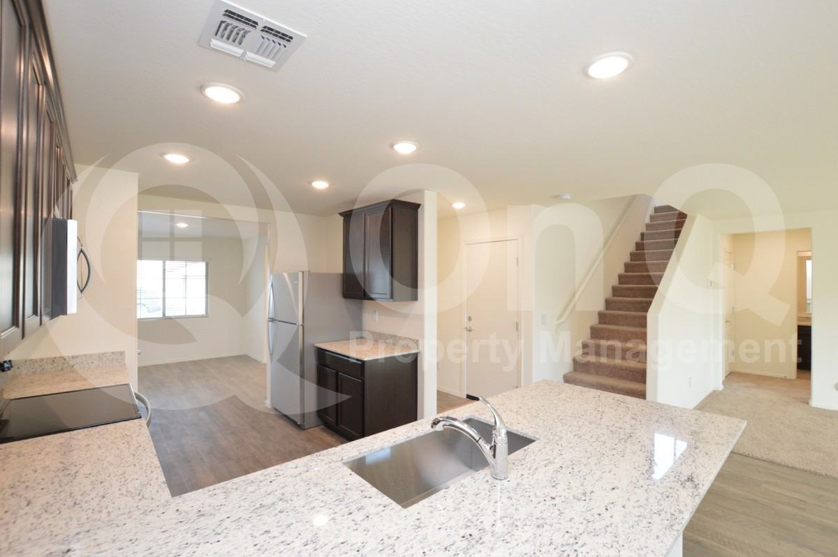 1537 E Kendall Pl - Photo 5 of 30