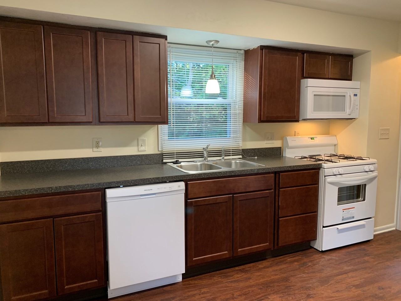 311 Ventura Dr - Photo 5 of 30