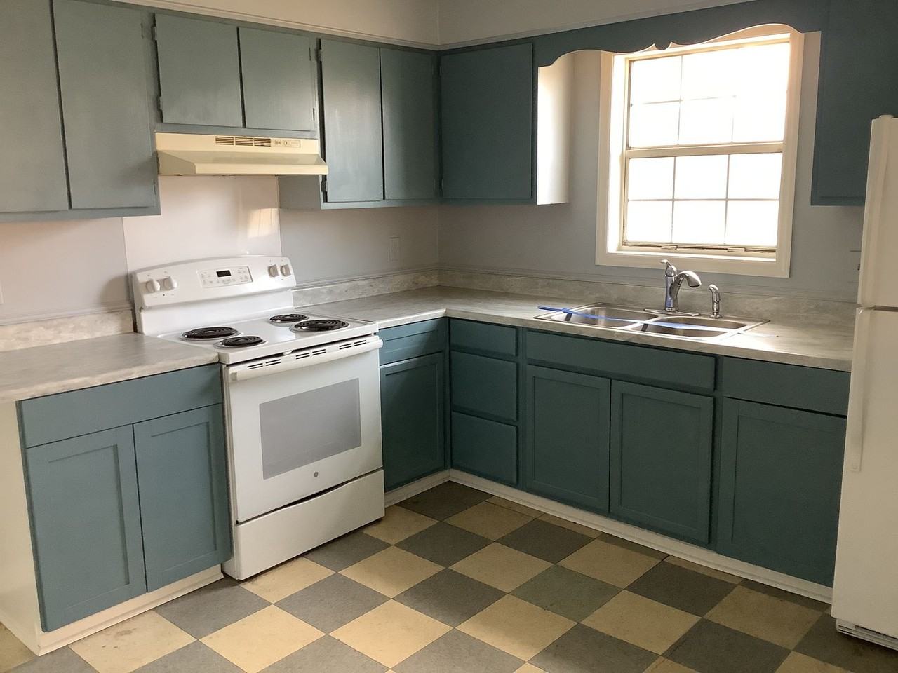 1619 Eastwood Ave - Photo 3 of 7