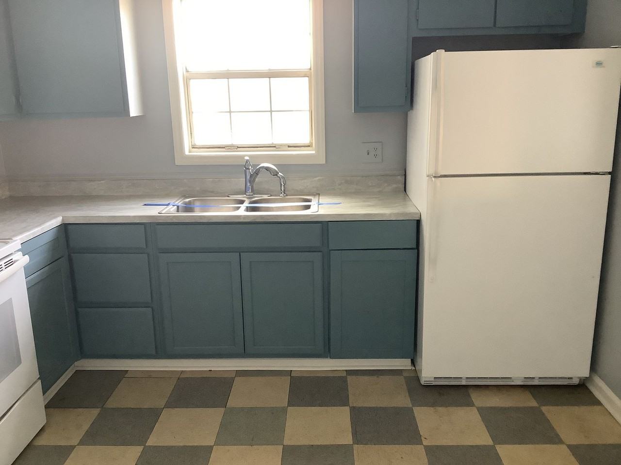 1619 Eastwood Ave - Photo 4 of 7