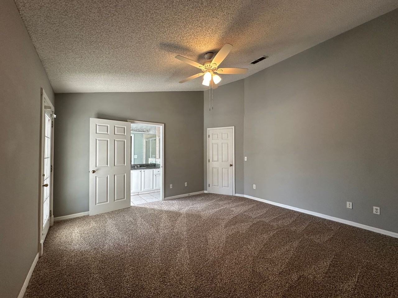 1557 Mountain Lake Dr E - Photo 6 of 14