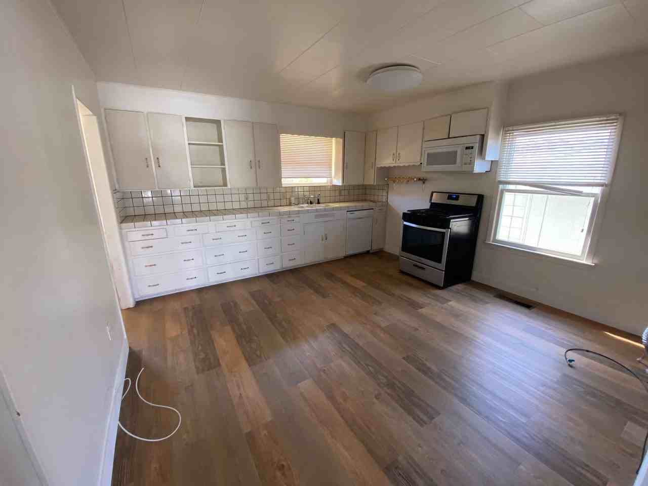 944 Mesa St - Photo 5 of 15