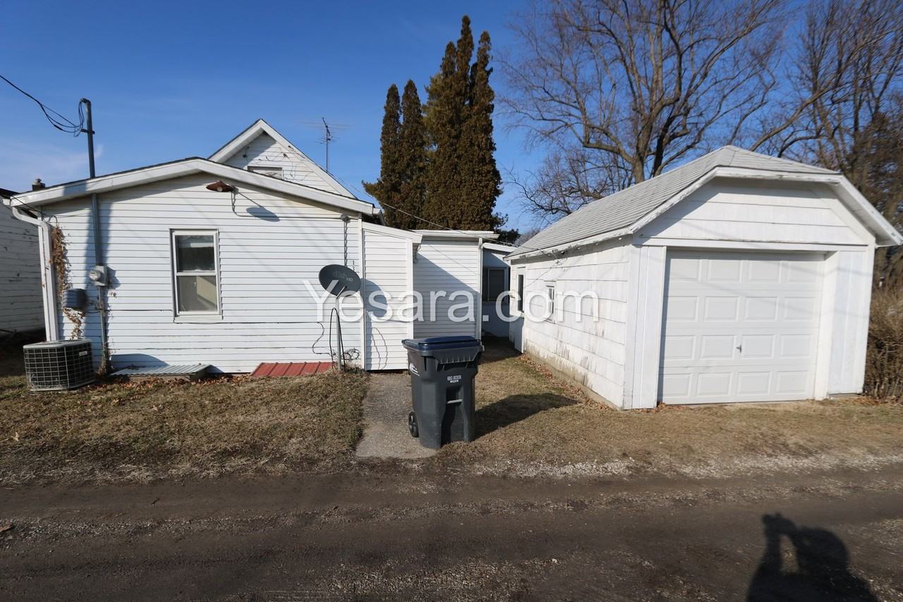 1323 Pearl St - Photo 2 of 19