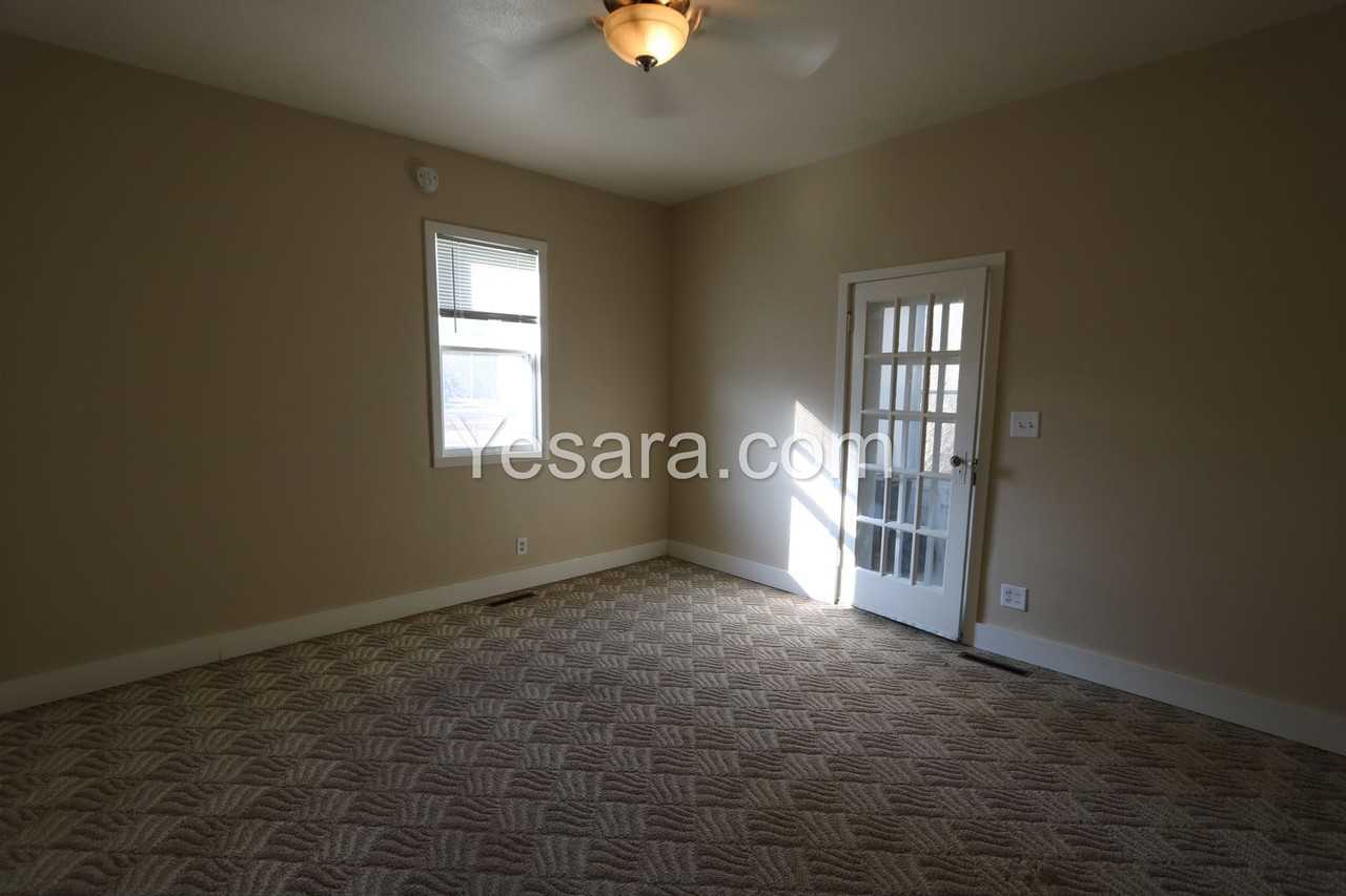 1323 Pearl St - Photo 4 of 19