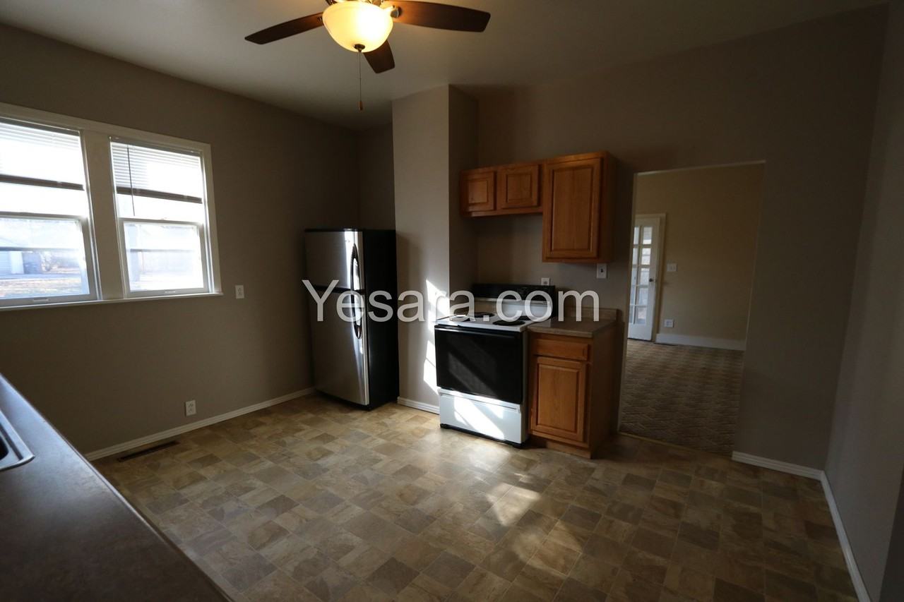 1323 Pearl St - Photo 7 of 19