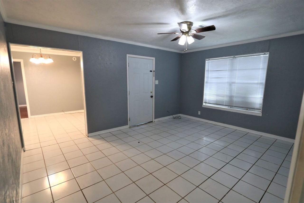 2708 Avenue N - Photo 2 of 11