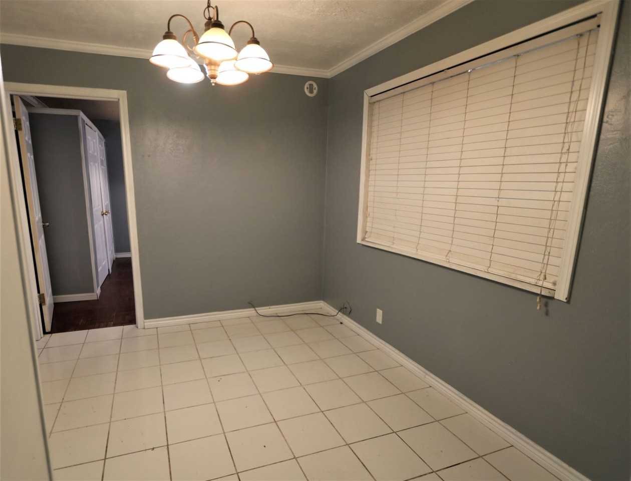 2708 Avenue N - Photo 3 of 11