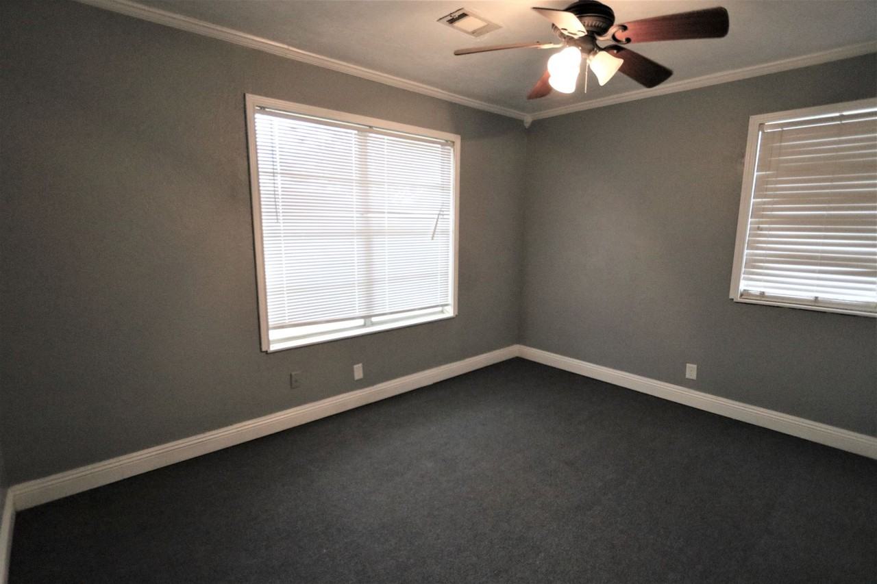 2708 Avenue N - Photo 6 of 11