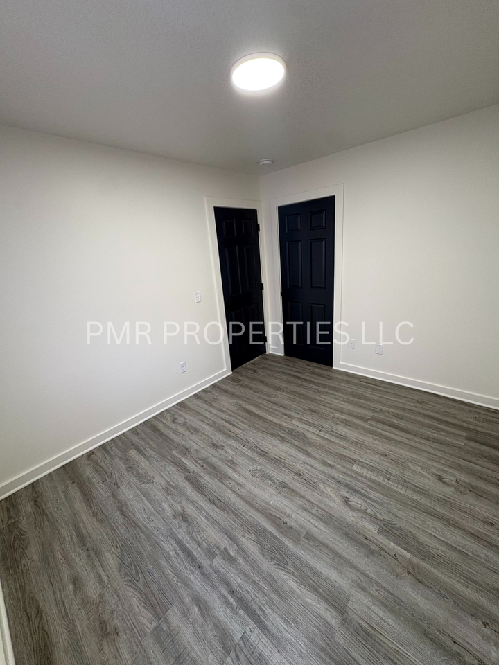 831 S 19th St - Photo 2 of 10