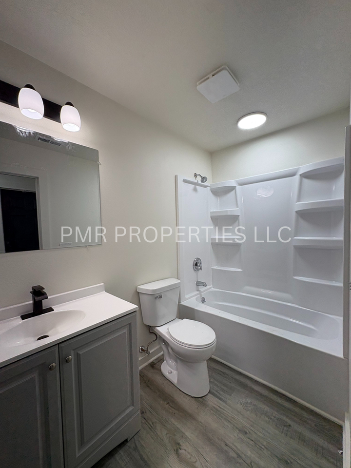 831 S 19th St - Photo 3 of 10