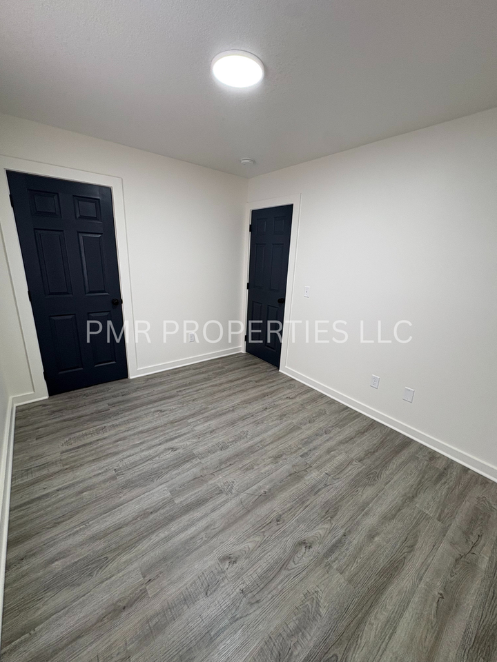 831 S 19th St - Photo 4 of 10