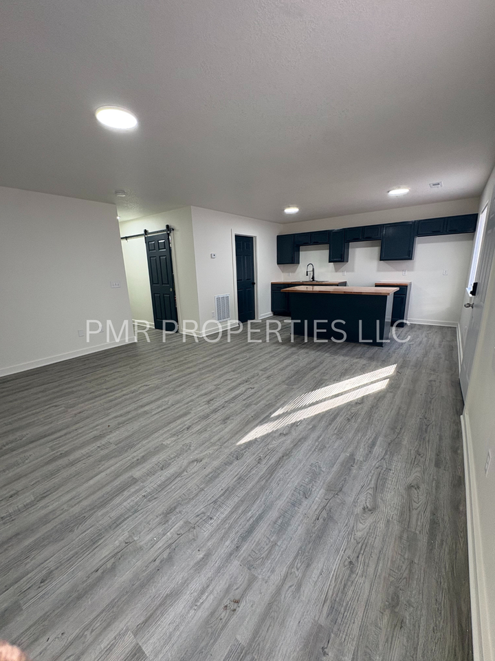 831 S 19th St - Photo 6 of 10