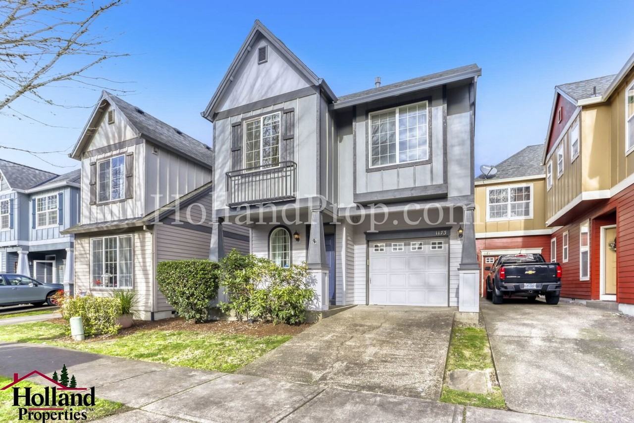 1173 Se Tamango St - Photo 2 of 18