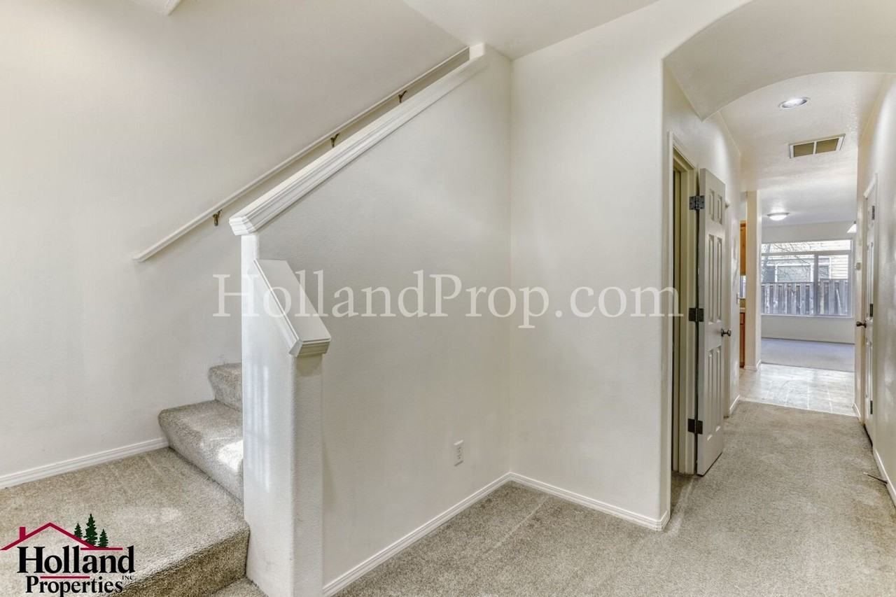 1173 Se Tamango St - Photo 4 of 18