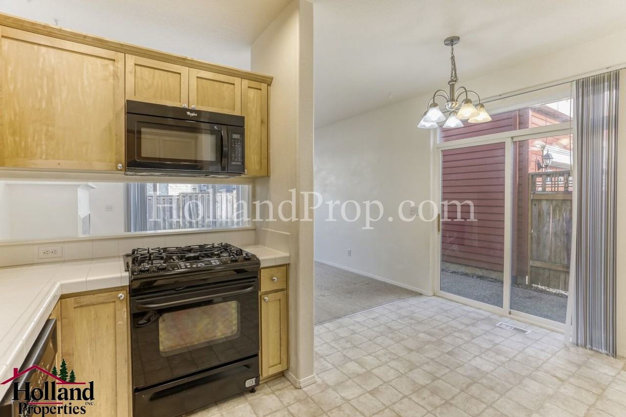 1173 Se Tamango St - Photo 7 of 18