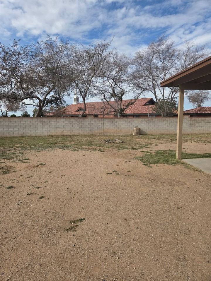 820 N Slater - Photo 6 of 7