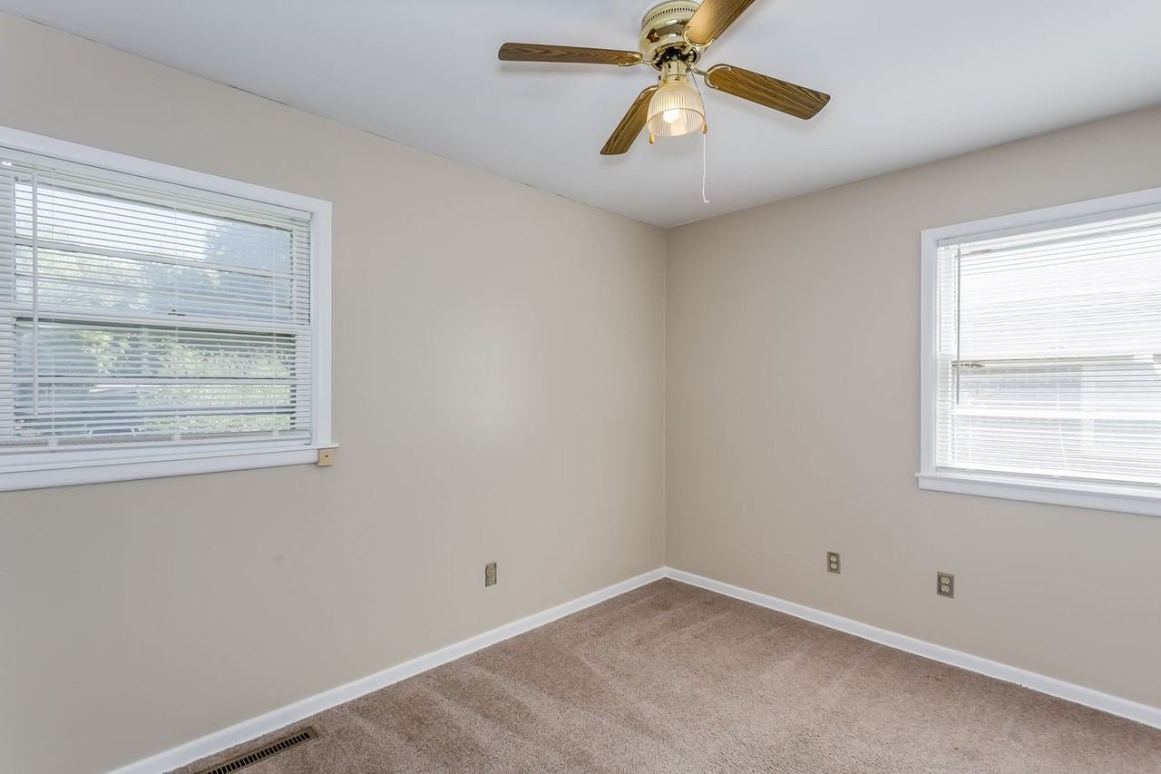 519 S Derby Ave - Photo 6 of 9