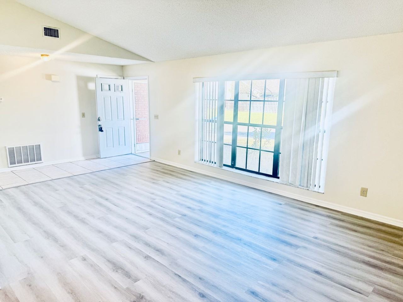 4795 Riverside Rd - Photo 4 of 29