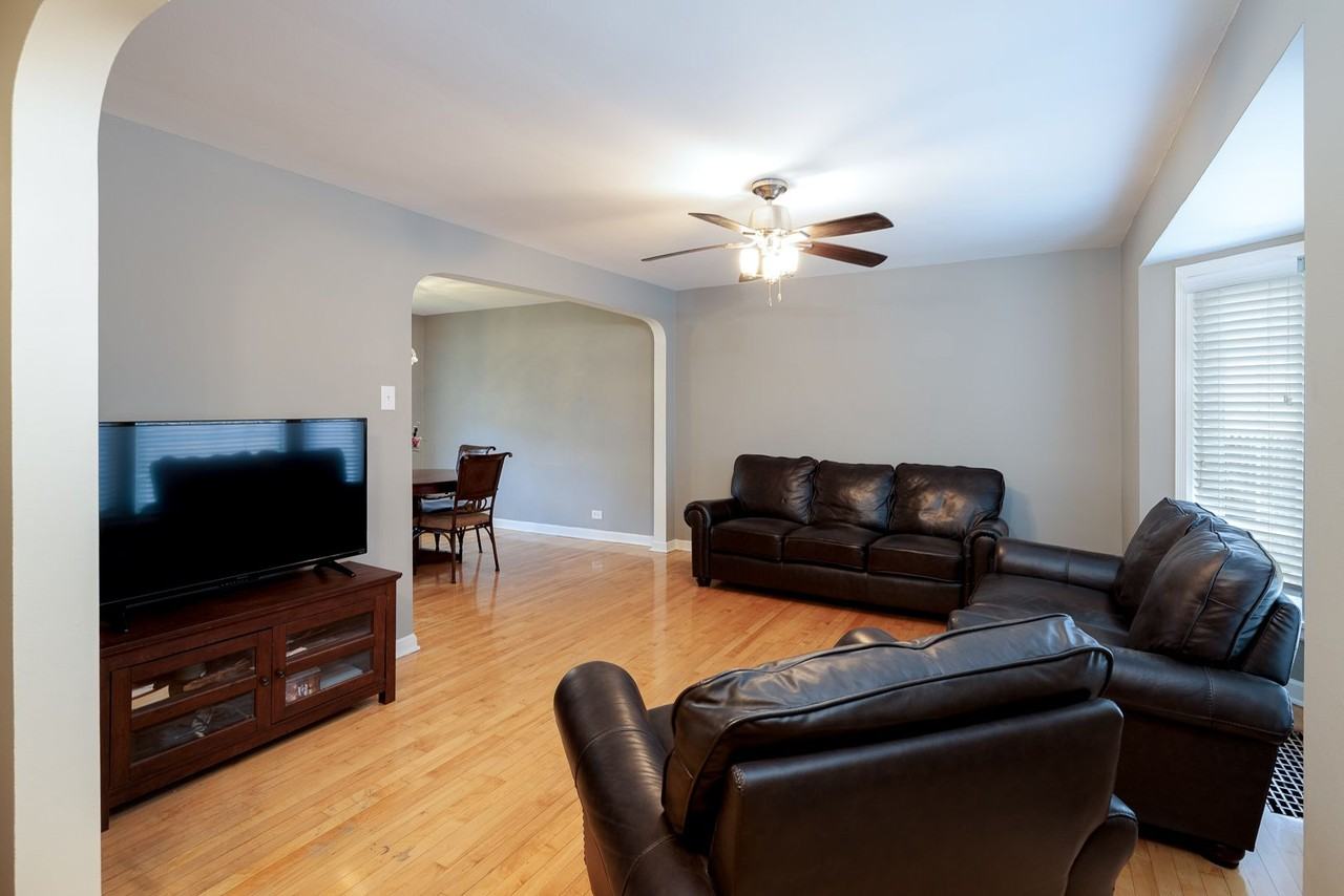 3142 N Lowell Ave - Photo 3 of 21