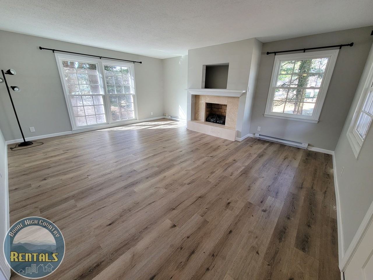 553 Hardaman Cir - Photo 3 of 26