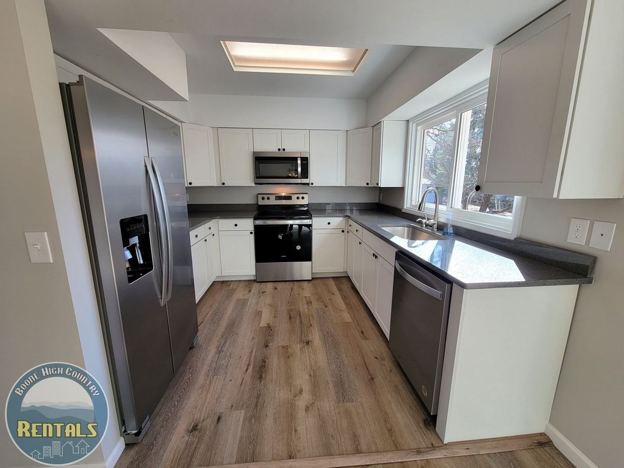 553 Hardaman Cir - Photo 4 of 26