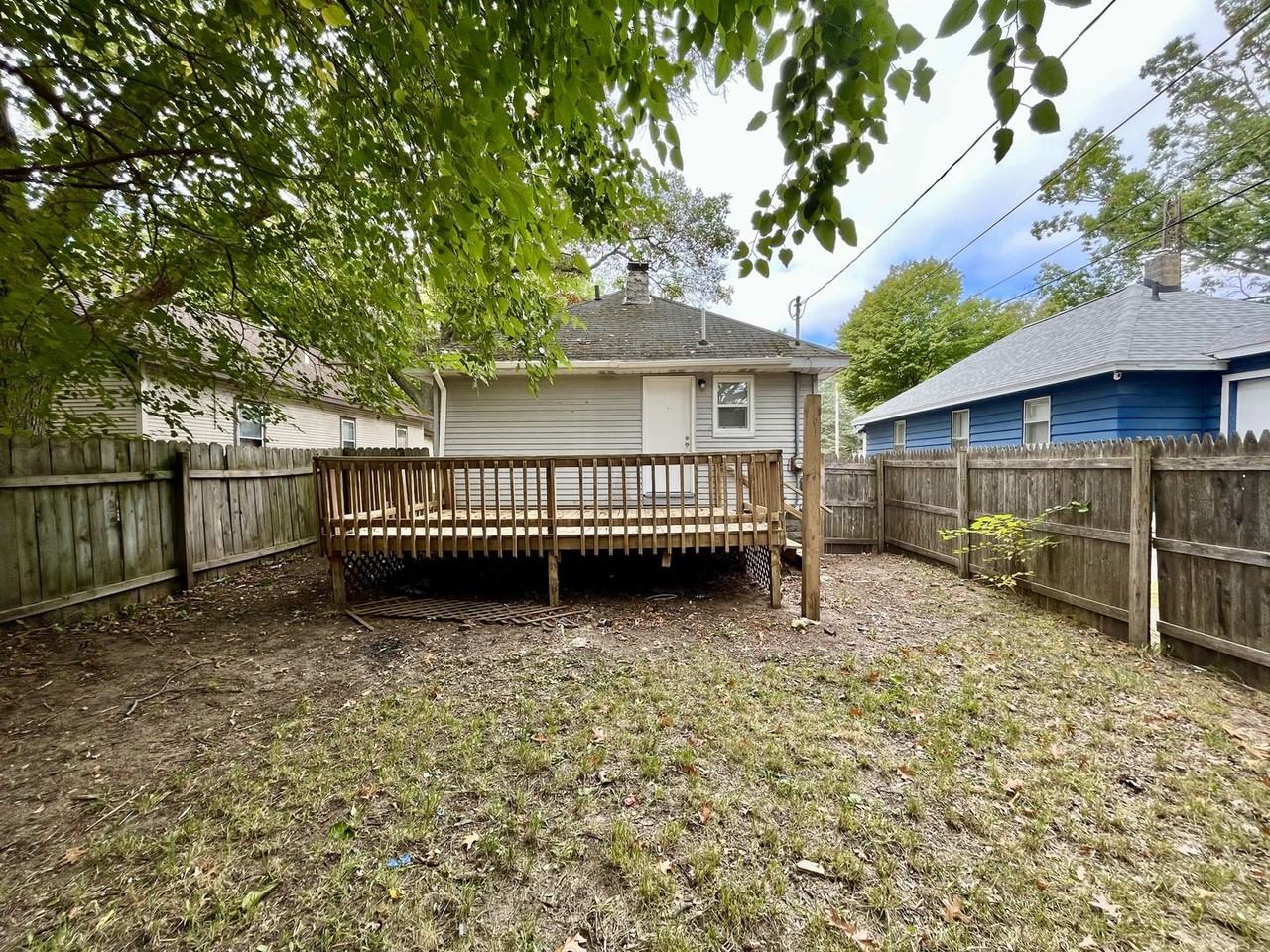 1704 Dyson St - Photo 4 of 19