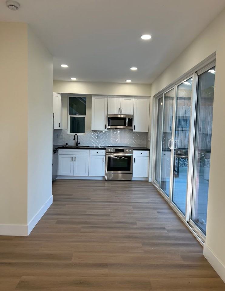 4854 Gardena Ave - Photo 4 of 10