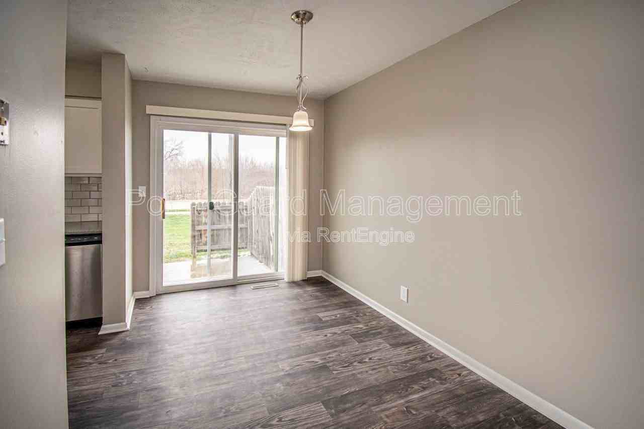 604 Cordes Dr #11 - Photo 3 of 17