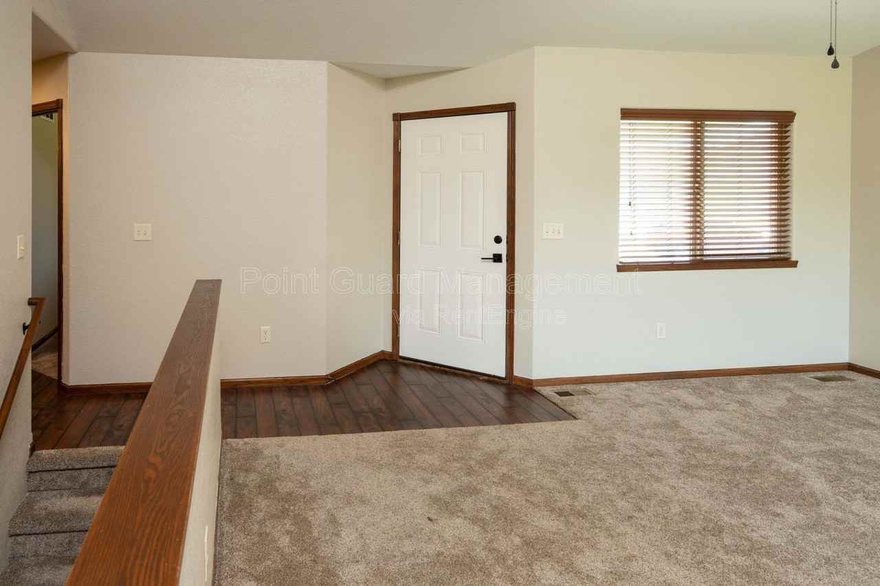 704 S Bristol Cir - Photo 5 of 43