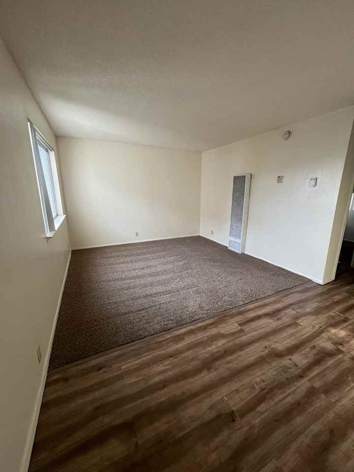 Hilltop House Apartments - Photo 2 of 25