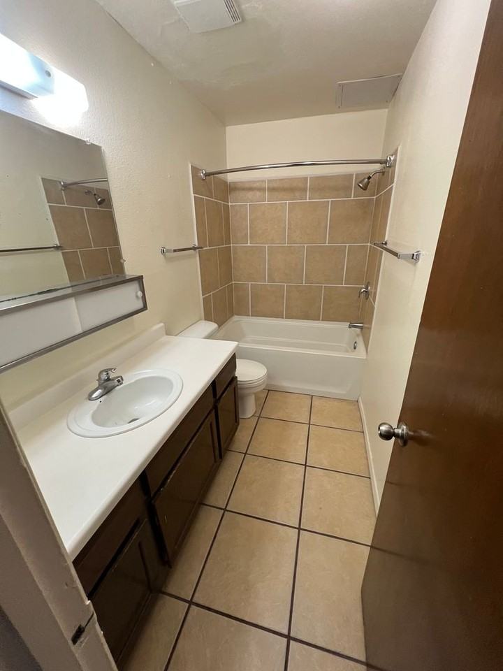 Hilltop House Apartments - Photo 7 of 25