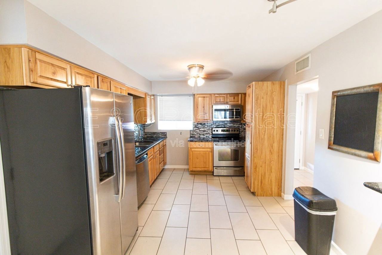 730 E Solana Dr - Photo 7 of 26