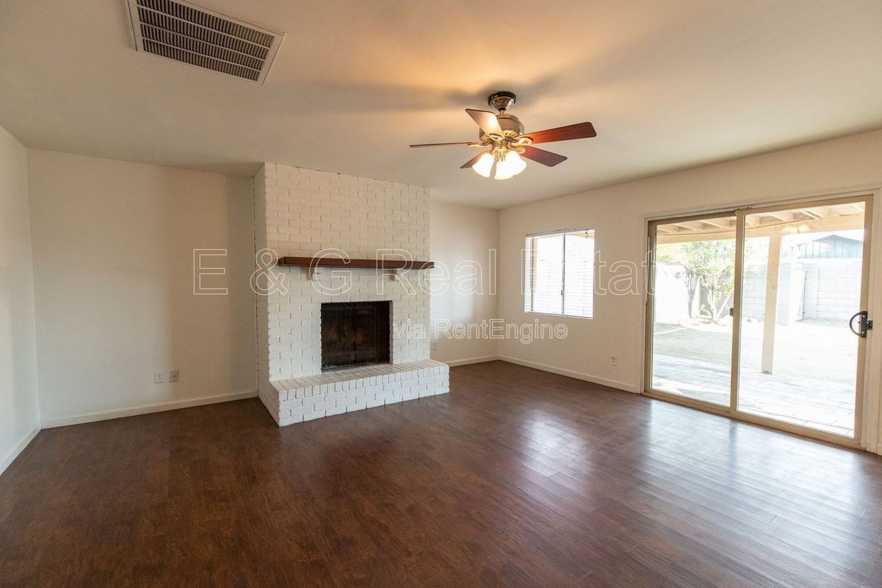 1887 E Watson Dr - Photo 4 of 11