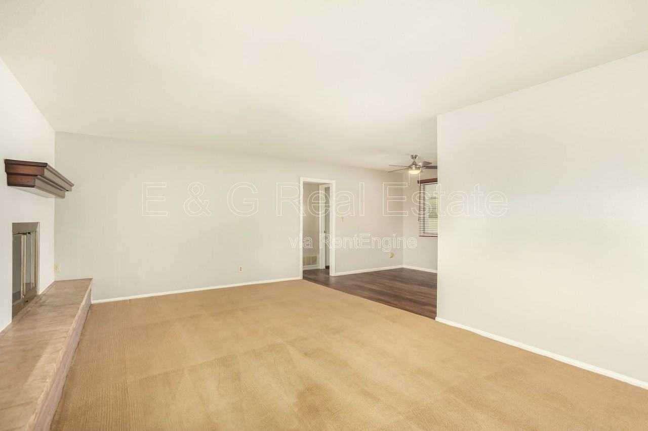 1010 E Loyola Dr - Photo 6 of 36