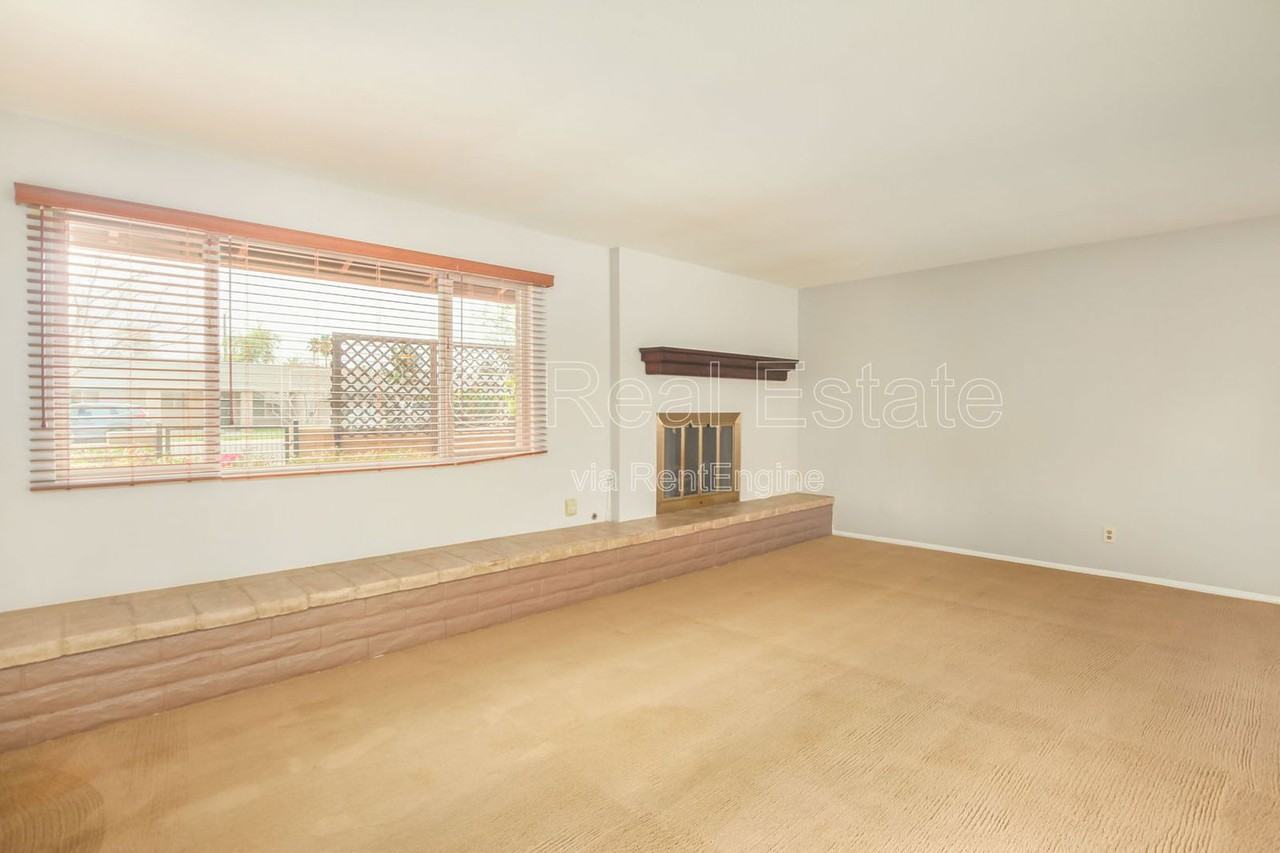 1010 E Loyola Dr - Photo 7 of 36