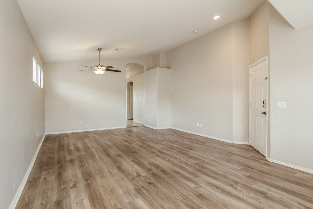 8256 N 112th Ave - Photo 3 of 16