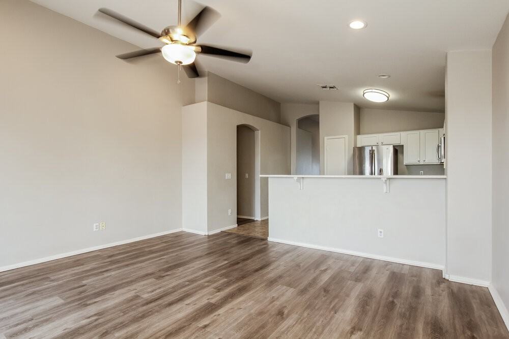 8256 N 112th Ave - Photo 6 of 16