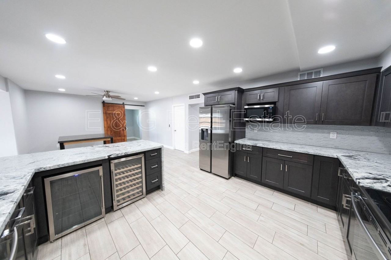 2926 S Dromedary Dr - Photo 4 of 25