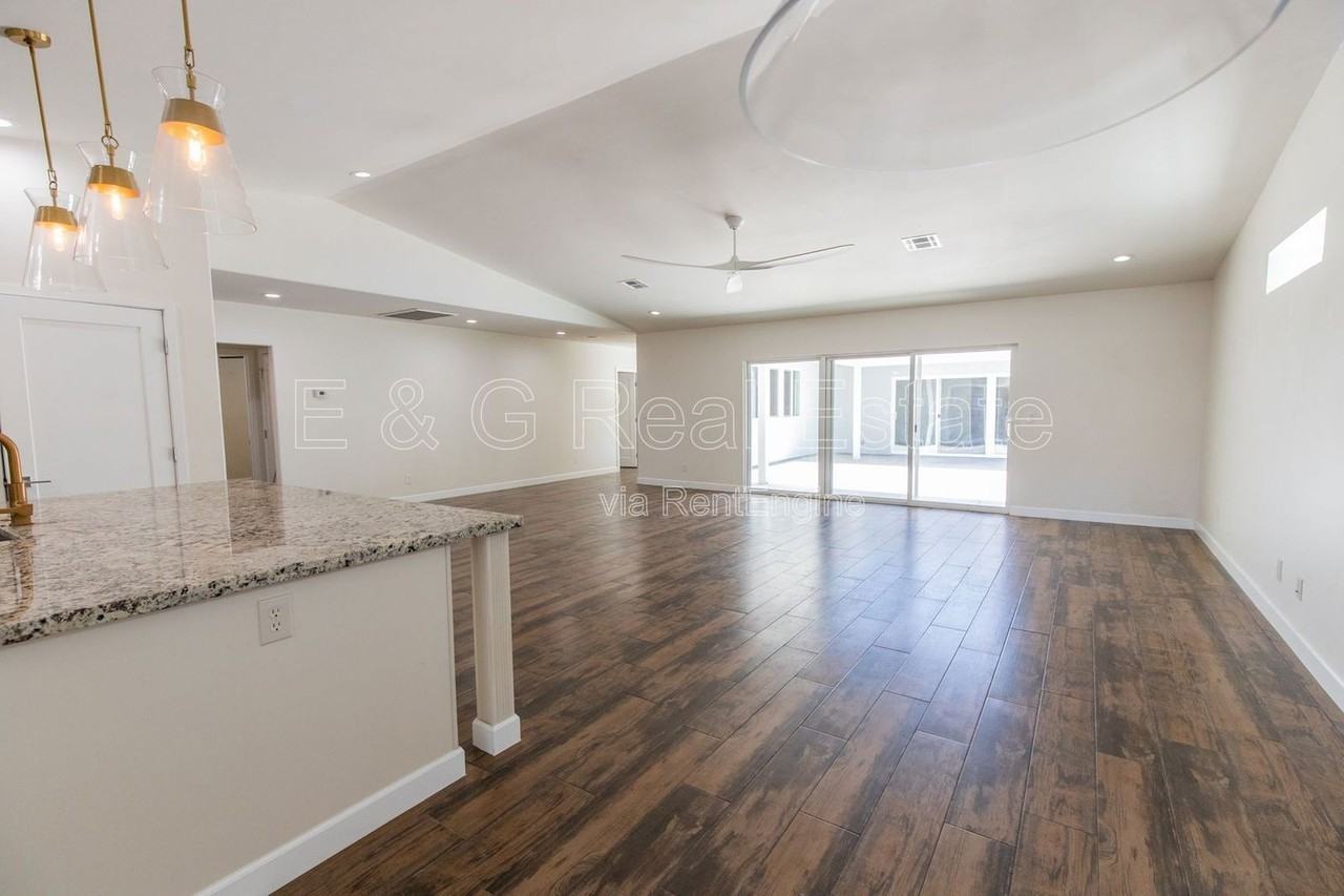 341 E 14th St - Photo 7 of 31