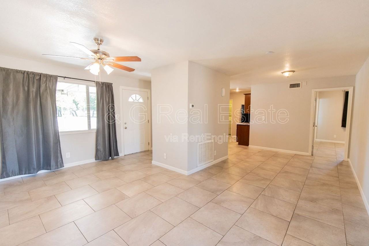 1620 S Hardy Dr - Photo 4 of 22