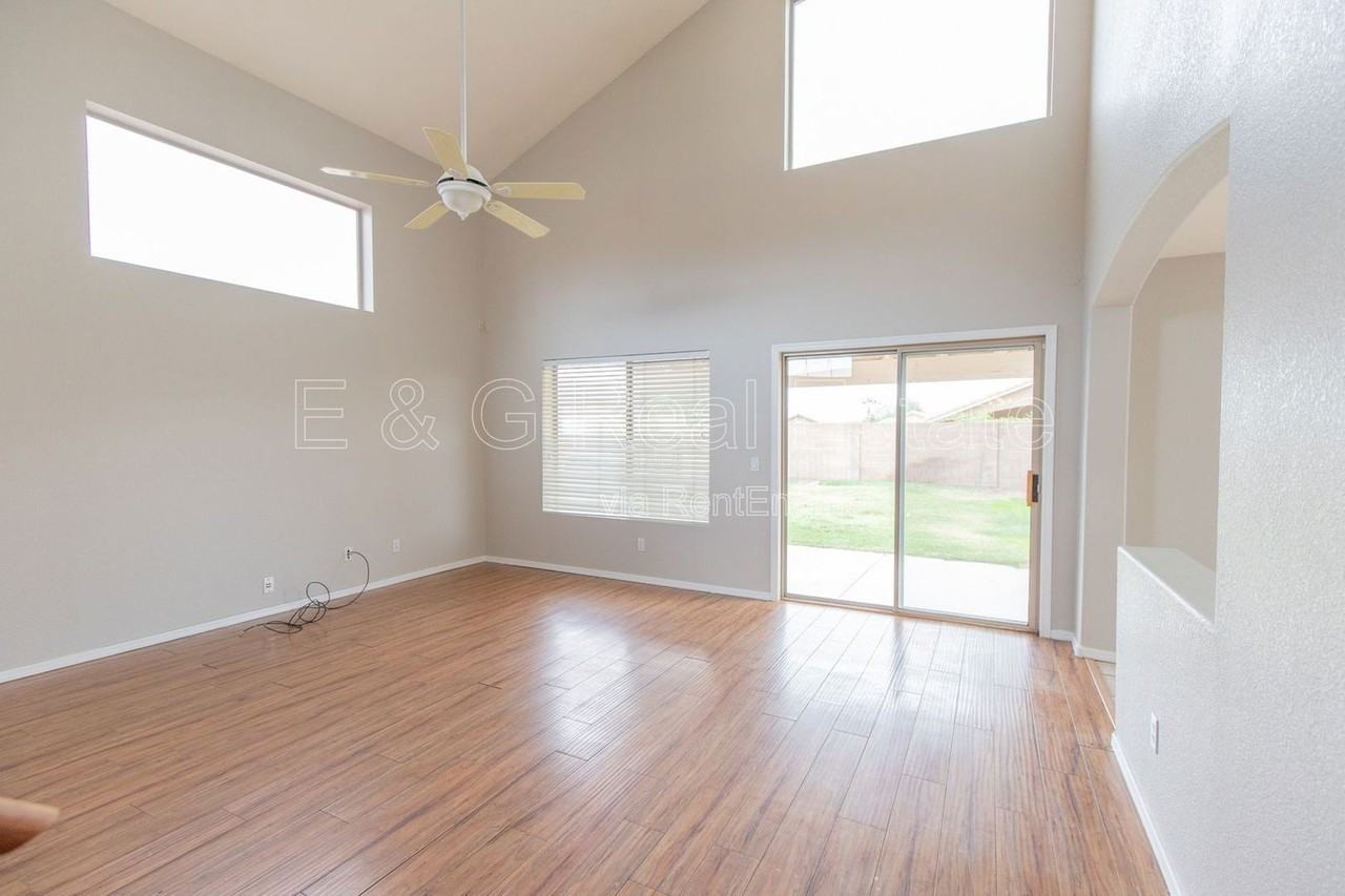 18033 N Skyhawk Dr - Photo 4 of 18