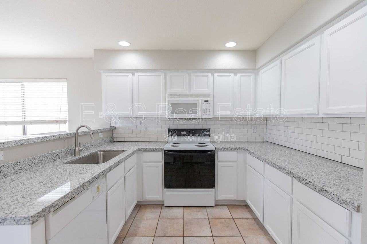 18033 N Skyhawk Dr - Photo 7 of 18