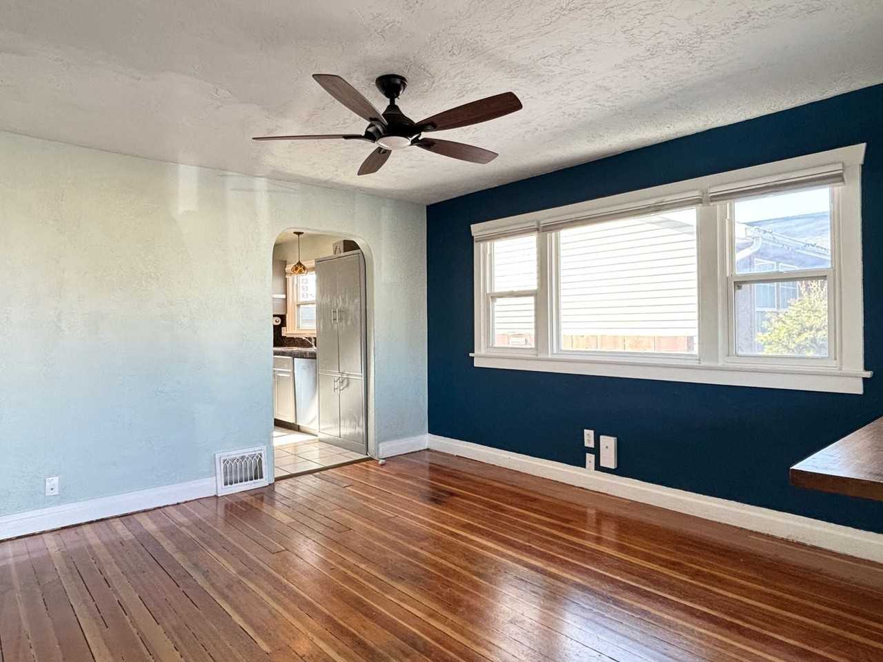 134 E Wentworth Ave - Photo 2 of 24