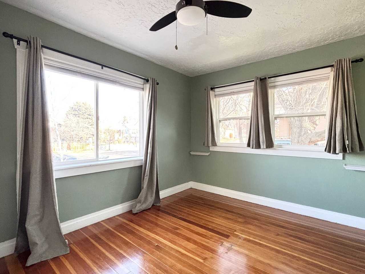 134 E Wentworth Ave - Photo 4 of 24