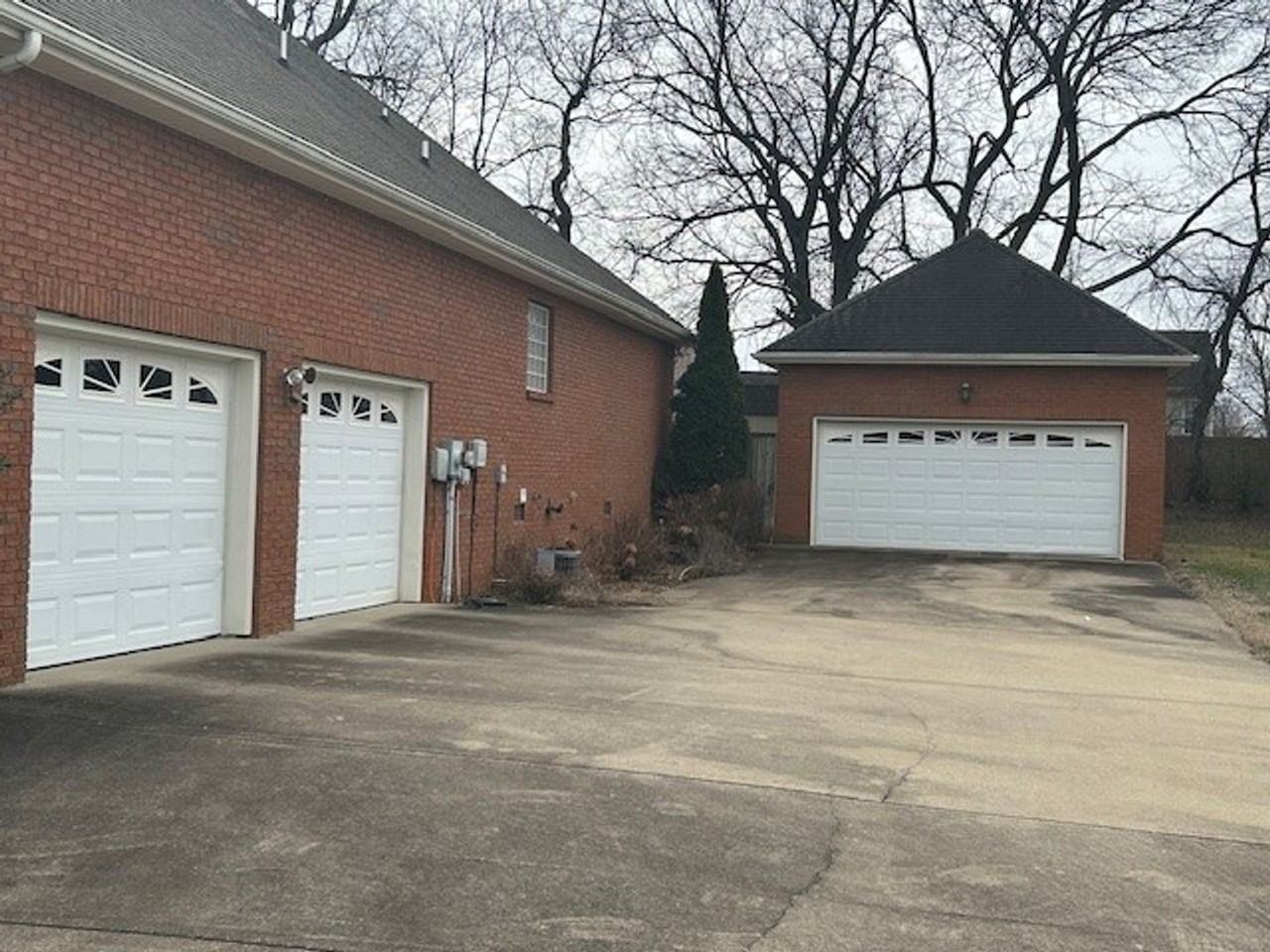 4236 N Woodstock Dr - Photo 3 of 24